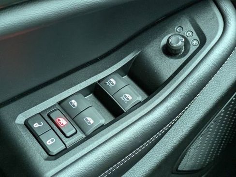 Certified 2024 Jeep Grand Cherokee Altitude image 17