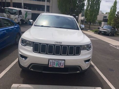 Used 2018 Jeep Grand Cherokee Limited AWD/4WD image 2