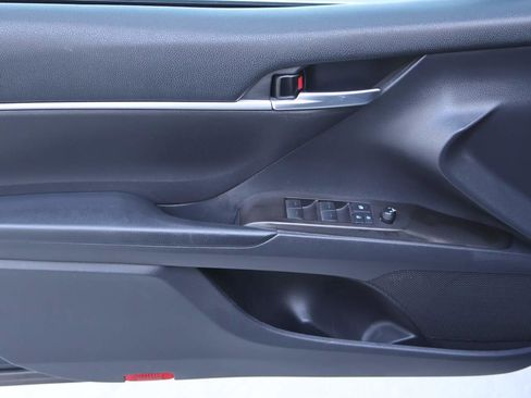 Used 2021 Toyota Camry LE image 7