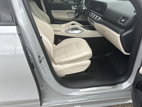 Used 2025 Mercedes-Benz GLS 450 4MATIC image 14