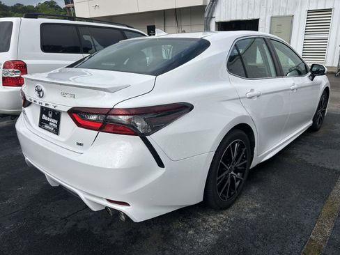 Used 2021 Toyota Camry SE FWD image 2