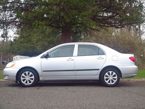 Used 2006 Toyota Corolla CE image 2