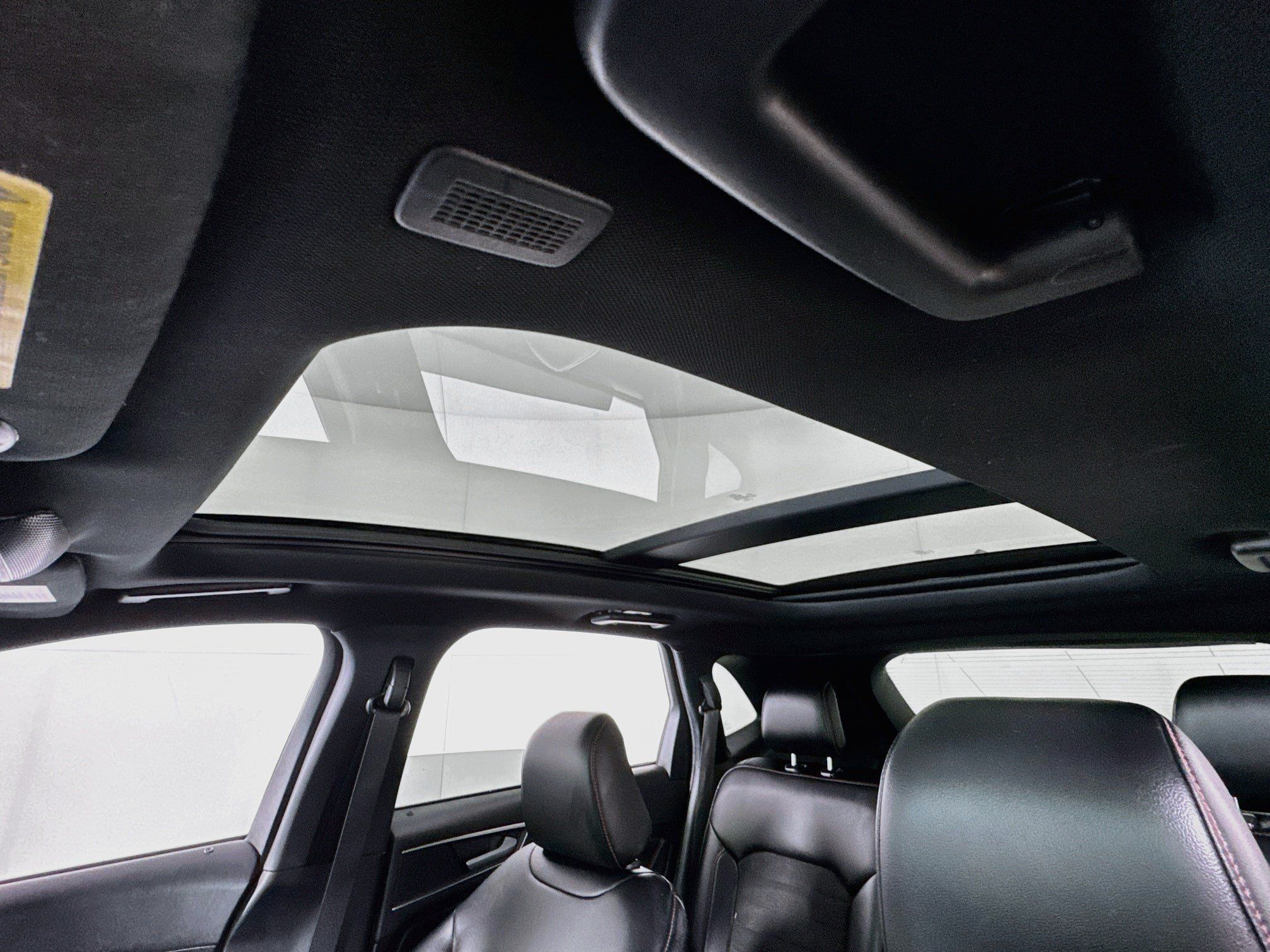 Used 2020 Ford Edge ST-Line w/ Cold Weather Package AWD/4WD image 5