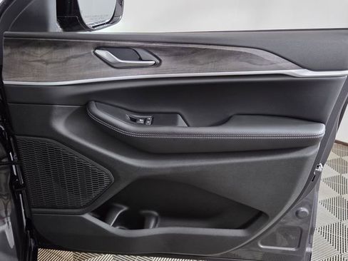 New 2025 Jeep Grand Cherokee Limited w/ Trailer Tow Package image 37