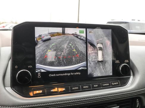 Used 2021 Nissan Rogue Platinum image 8