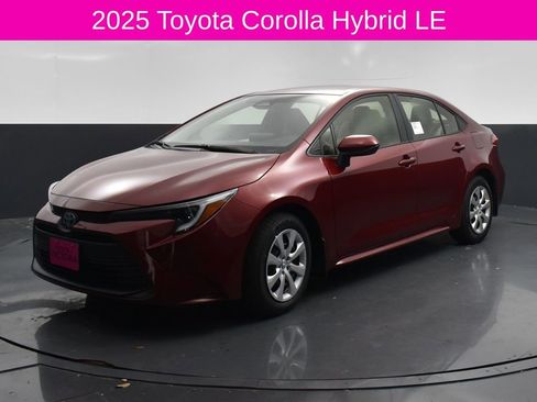 Used 2025 Toyota Corolla LE image 2