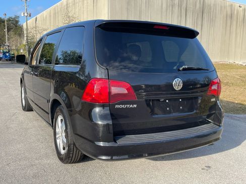 Used 2010 Volkswagen Routan SEL FWD image 7