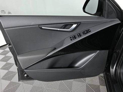 New 2025 Kia Niro EX Touring image 17