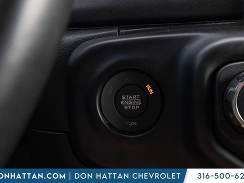 Used 2022 Jeep Wrangler Unlimited Sahara w/ Cold Weather Group AWD/4WD image 11