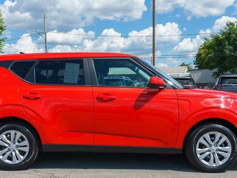 Used 2023 Kia Soul LX image 5