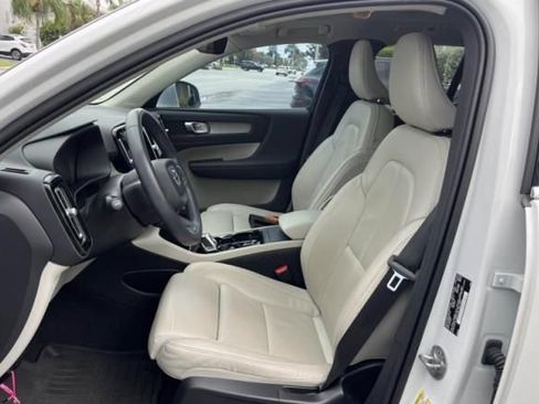 Used 2023 Volvo XC40 B5 Plus w/ Protection Package Premier AWD/4WD image 4