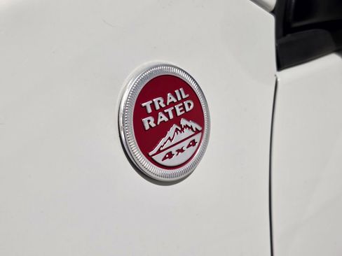 Used 2016 Jeep Cherokee Trailhawk w/ Cold Weather Group image 26