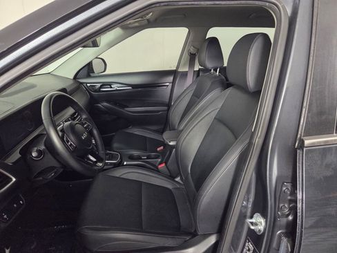 Used 2024 Kia Seltos EX FWD image 9