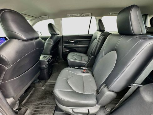 Used 2024 Toyota Grand Highlander XLE FWD image 15