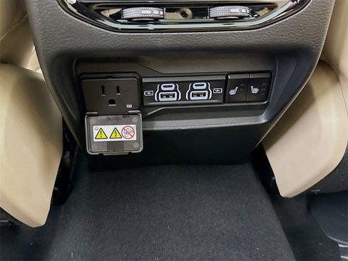 New 2025 Jeep Grand Cherokee Limited image 27