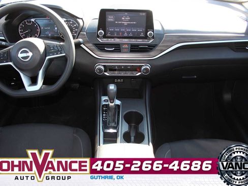 Used 2025 Nissan Altima 2.5 SV image 25