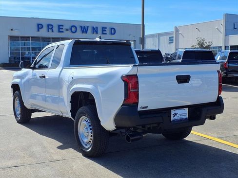 Used 2025 Toyota Tacoma SR image 4