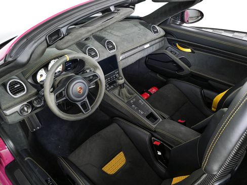 Certified 2025 Porsche 718 Boxster Spyder RS RWD image 36