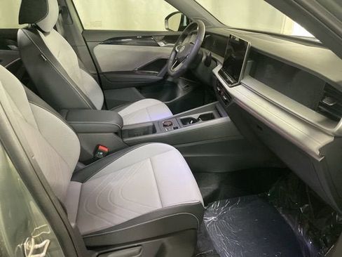 New 2026 Volkswagen Tiguan SE R-Line image 5