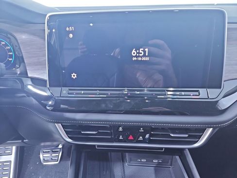 New 2026 Volkswagen Atlas SEL Premium R-Line image 18