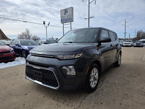 Used 2021 Kia Soul S image 3