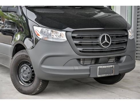 Used 2025 Mercedes-Benz Sprinter 2500 image 2