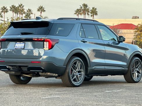 New 2026 Ford Explorer ST-Line w/ ST-Line Street Pack RWD image 4