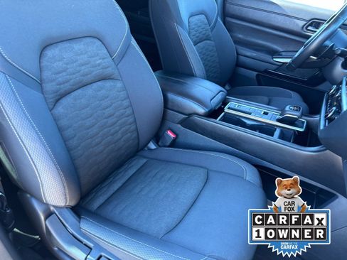 Certified 2025 Nissan Pathfinder SV FWD image 11