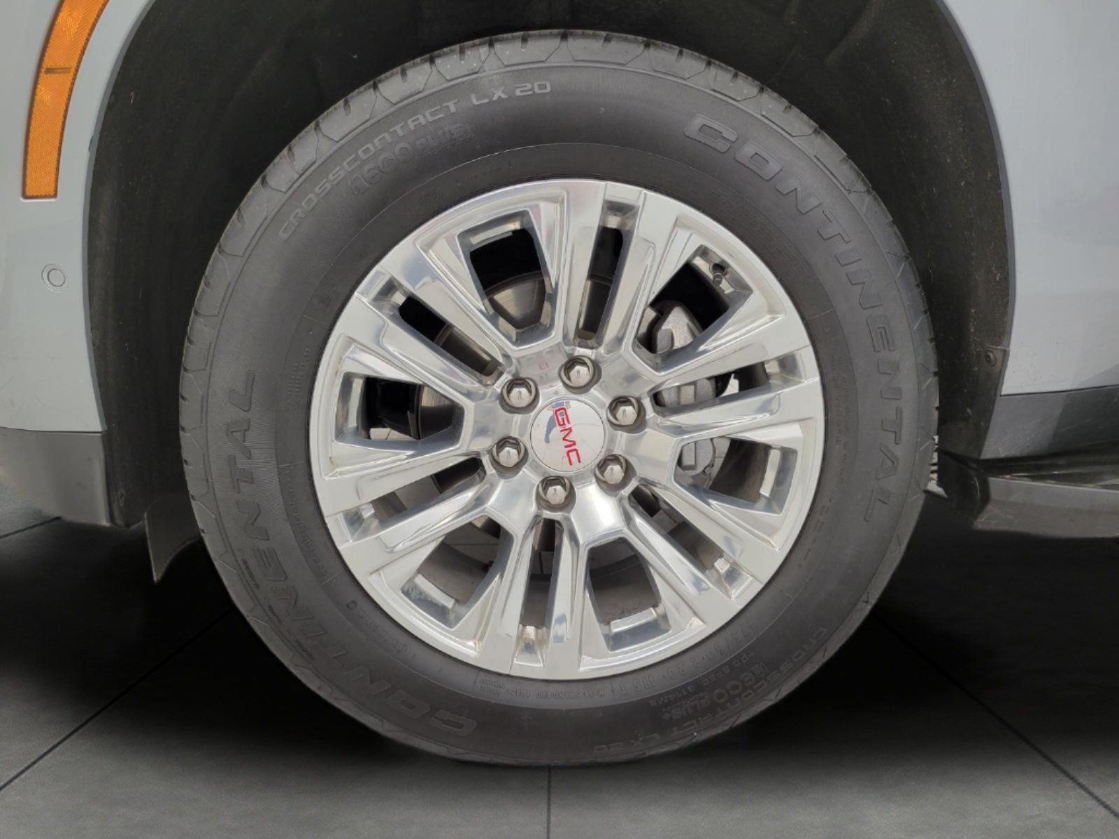 Used 2025 GMC Yukon XL Denali AWD/4WD image 3