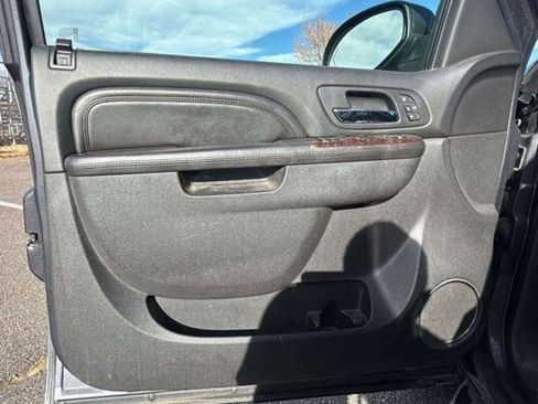 Used 2011 GMC Yukon Denali image 18