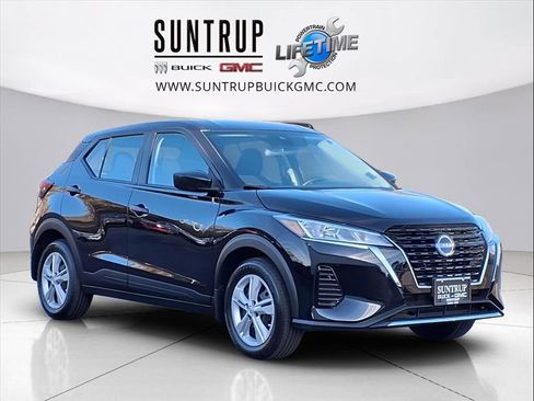 Used 2025 Nissan Kicks Play S image 1