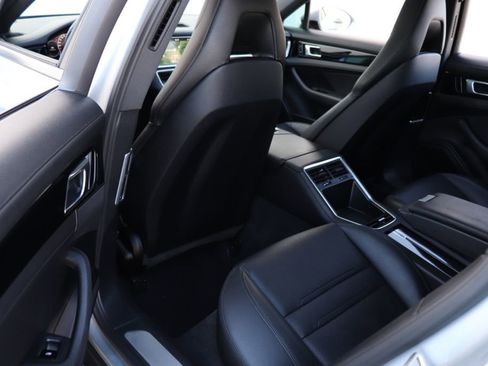 Used 2019 Porsche Panamera 4 image 19