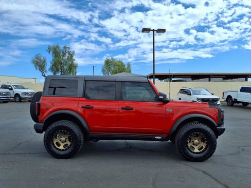 Certified 2024 Ford Bronco Wildtrak AWD/4WD image 7