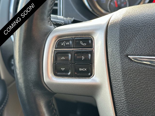 Used 2016 Chrysler Town & Country Touring-L FWD image 22
