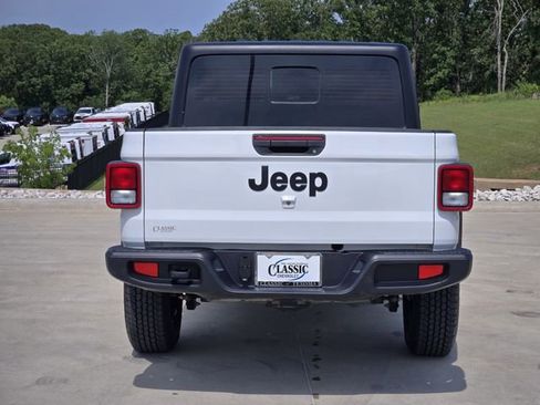 Used 2024 Jeep Gladiator Sport AWD/4WD image 7