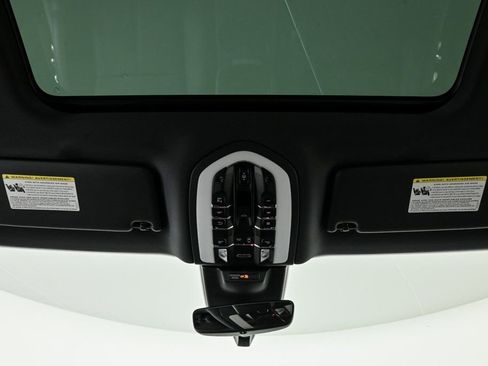 New 2026 Porsche Macan image 19