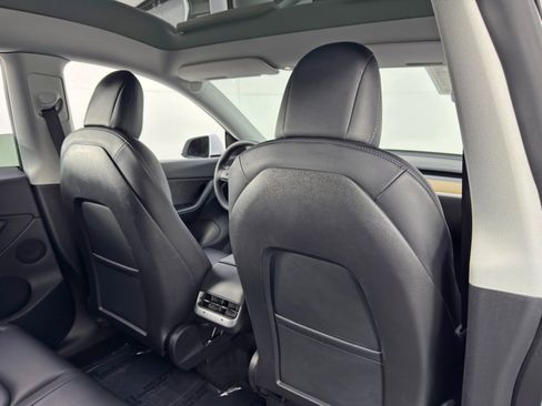Used 2021 Tesla Model Y Long Range image 36