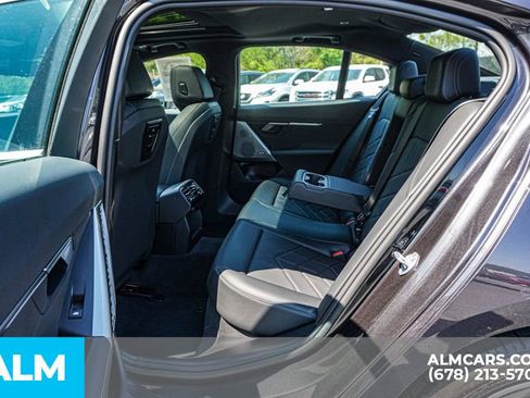 Used 2024 BMW i5 eDrive40i image 22