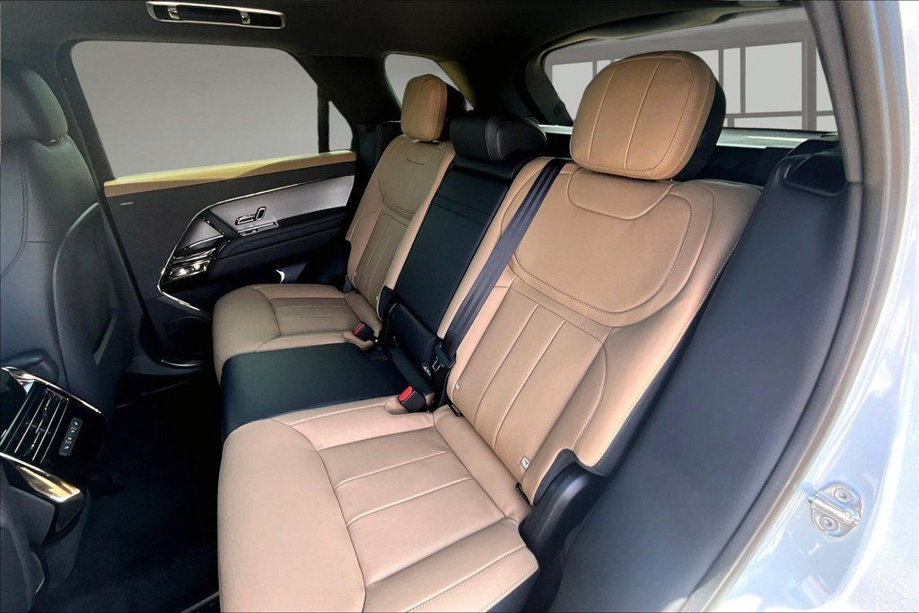 New 2026 Land Rover Range Rover Sport Dynamic SE AWD/4WD image 10