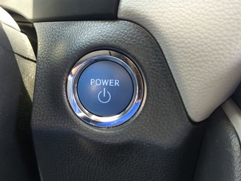 Used 2022 Toyota RAV4 XLE AWD/4WD image 14