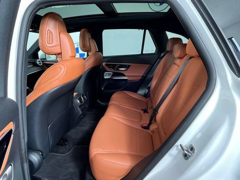 Used 2025 Mercedes-Benz GLC 300 4MATIC image 21
