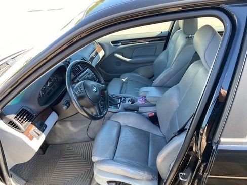 Used 2001 BMW 325i Sedan image 10