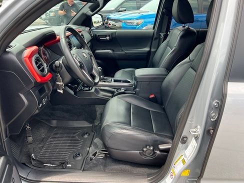 Used 2019 Toyota Tacoma TRD Sport AWD/4WD image 7