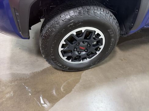 Used 2024 Toyota Tacoma TRD Off-Road image 9