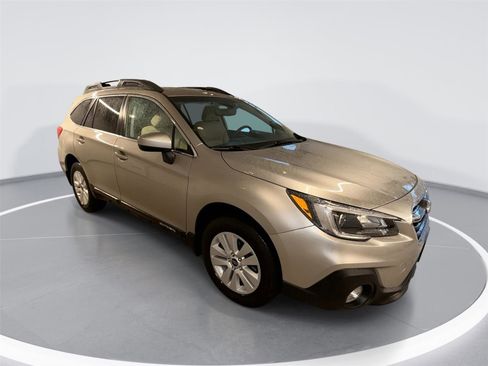Used 2019 Subaru Outback 2.5i Premium image 1