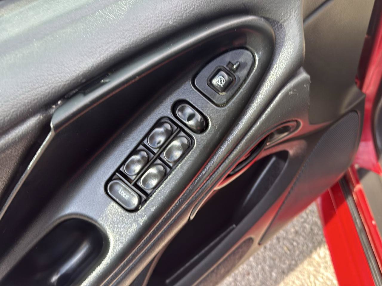 Used 2000 Ford Mustang Convertible RWD image 11