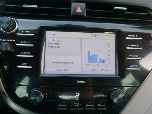 Used 2020 Toyota Camry SE FWD image 10