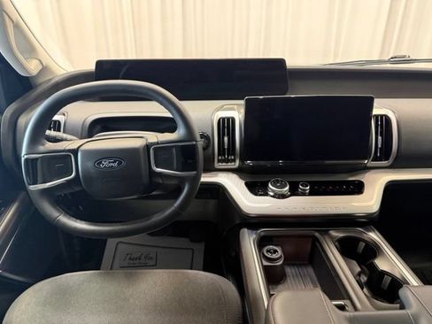 Used 2025 Ford Expedition Max Active AWD/4WD image 4
