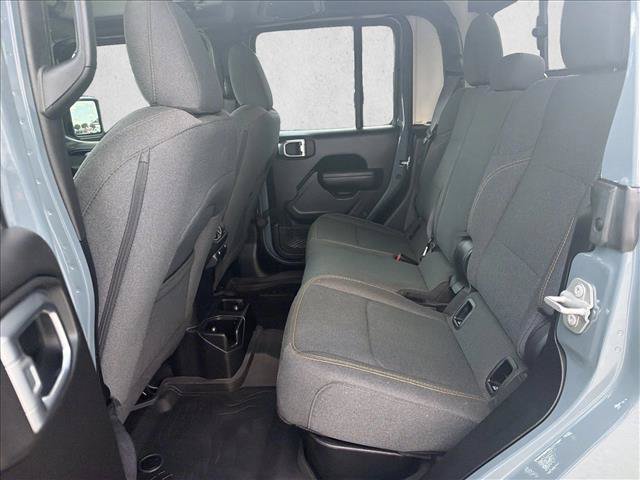Used 2024 Jeep Gladiator Sport AWD/4WD image 17