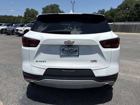 Used 2024 Chevrolet Blazer LT w/ Sound & Technology Package FWD image 4